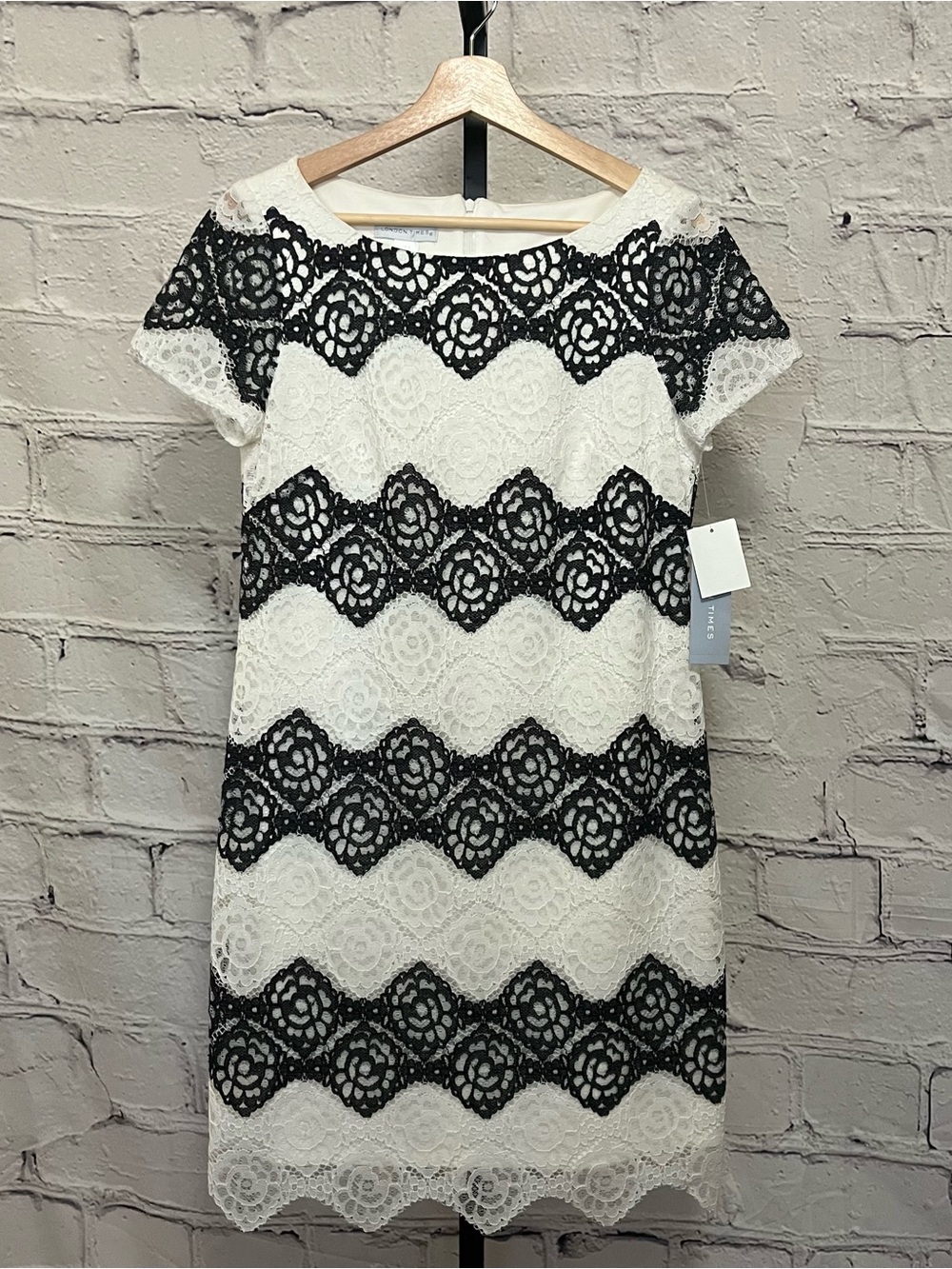 London Times Black and White Lace Short Sleeve Midi Dress